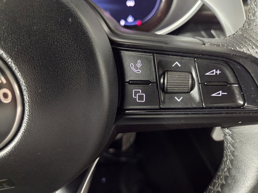 Used 2024 Alfa Romeo Stelvio Veloce image 18