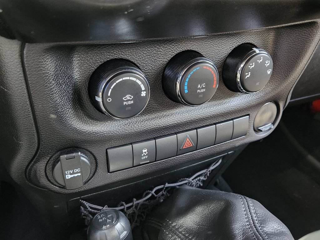 Used 2015 Jeep Wrangler Unlimited Sport AWD/4WD image 17