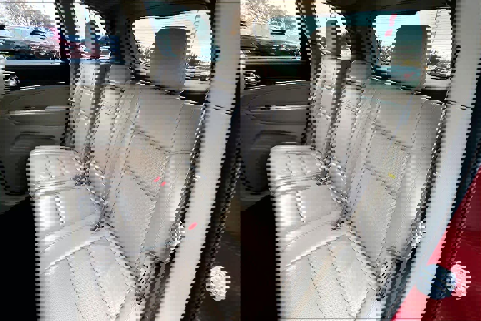 Used 2015 Jeep Grand Cherokee Limited w/ Luxury Group II image 20