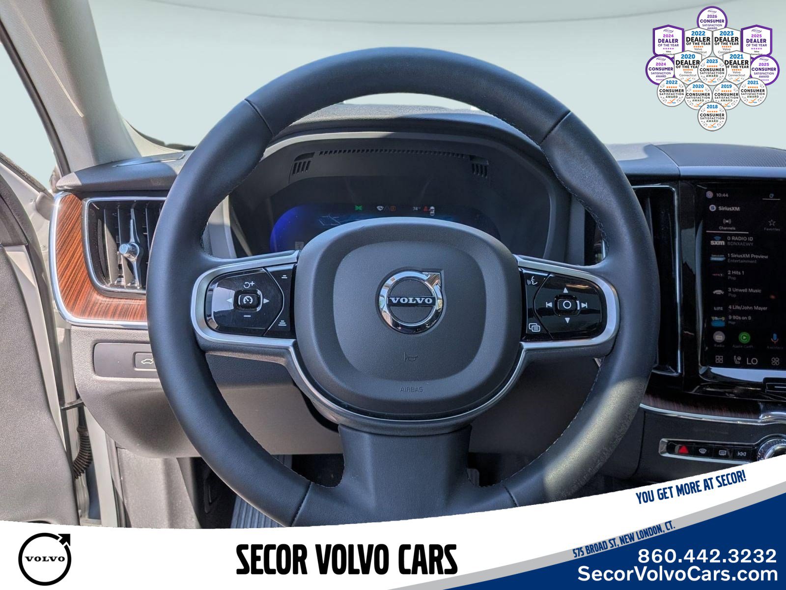 Certified 2024 Volvo XC60 B5 Plus w/ Protection Package Premier AWD/4WD image 19
