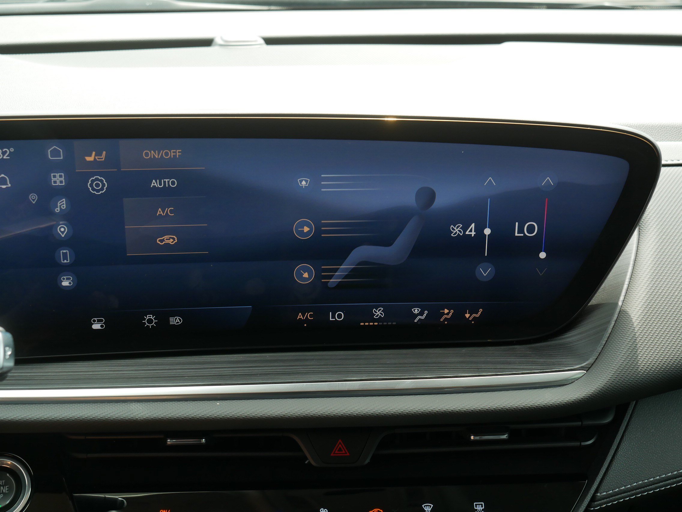 Used 2025 Buick Envision Preferred AWD/4WD image 32