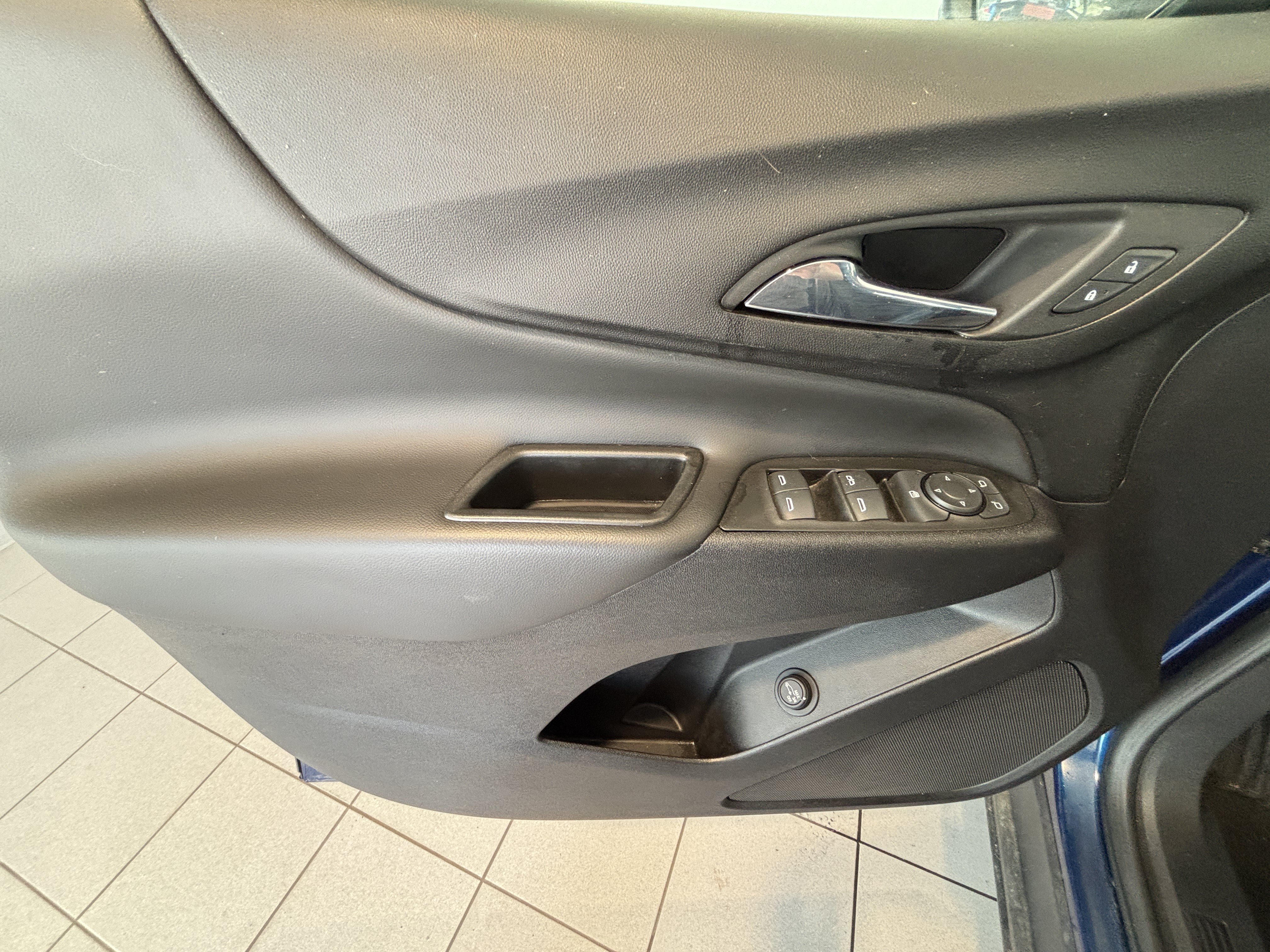 Used 2023 Chevrolet Equinox LT FWD image 10