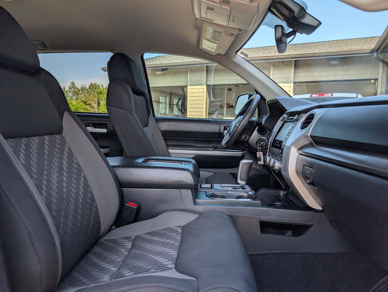 Used 2018 Toyota Tundra SR5 w/ SR5 Upgrade Package AWD/4WD image 24