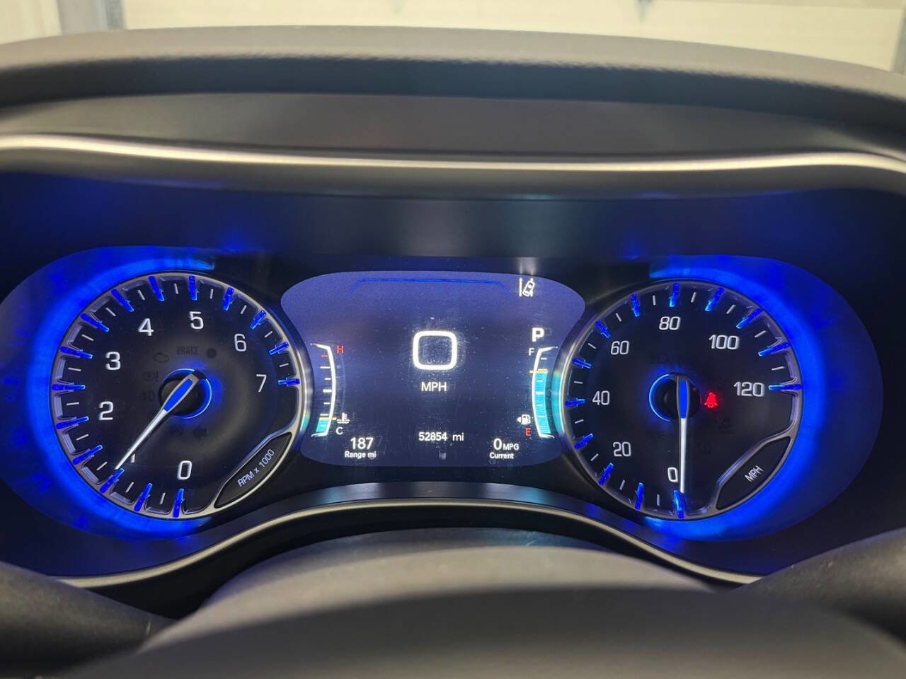 Used 2024 Chrysler Pacifica Touring-L FWD image 27
