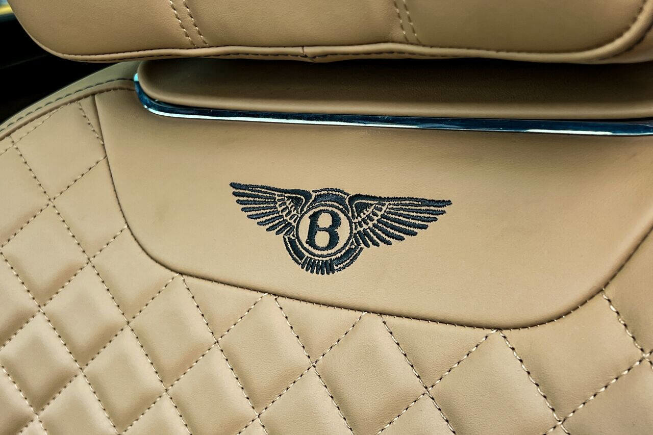 Used 2017 Bentley Bentayga image 26