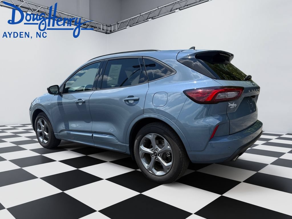 Used 2024 Ford Escape ST-Line w/ Tech Pack #1 FWD image 3