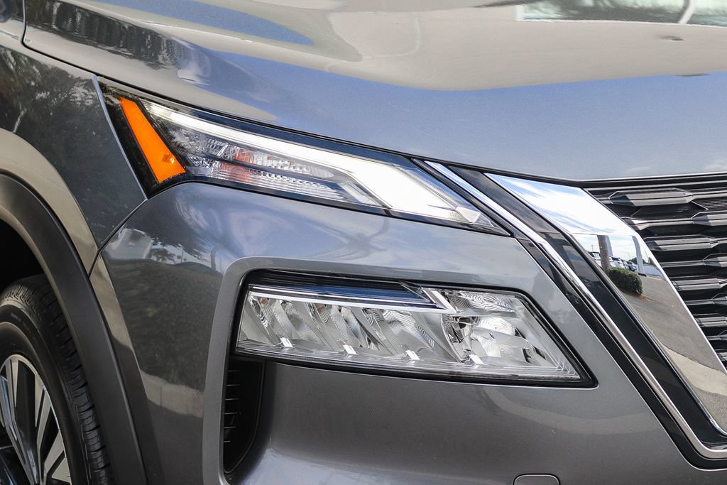 Used 2023 Nissan Rogue SV FWD image 4