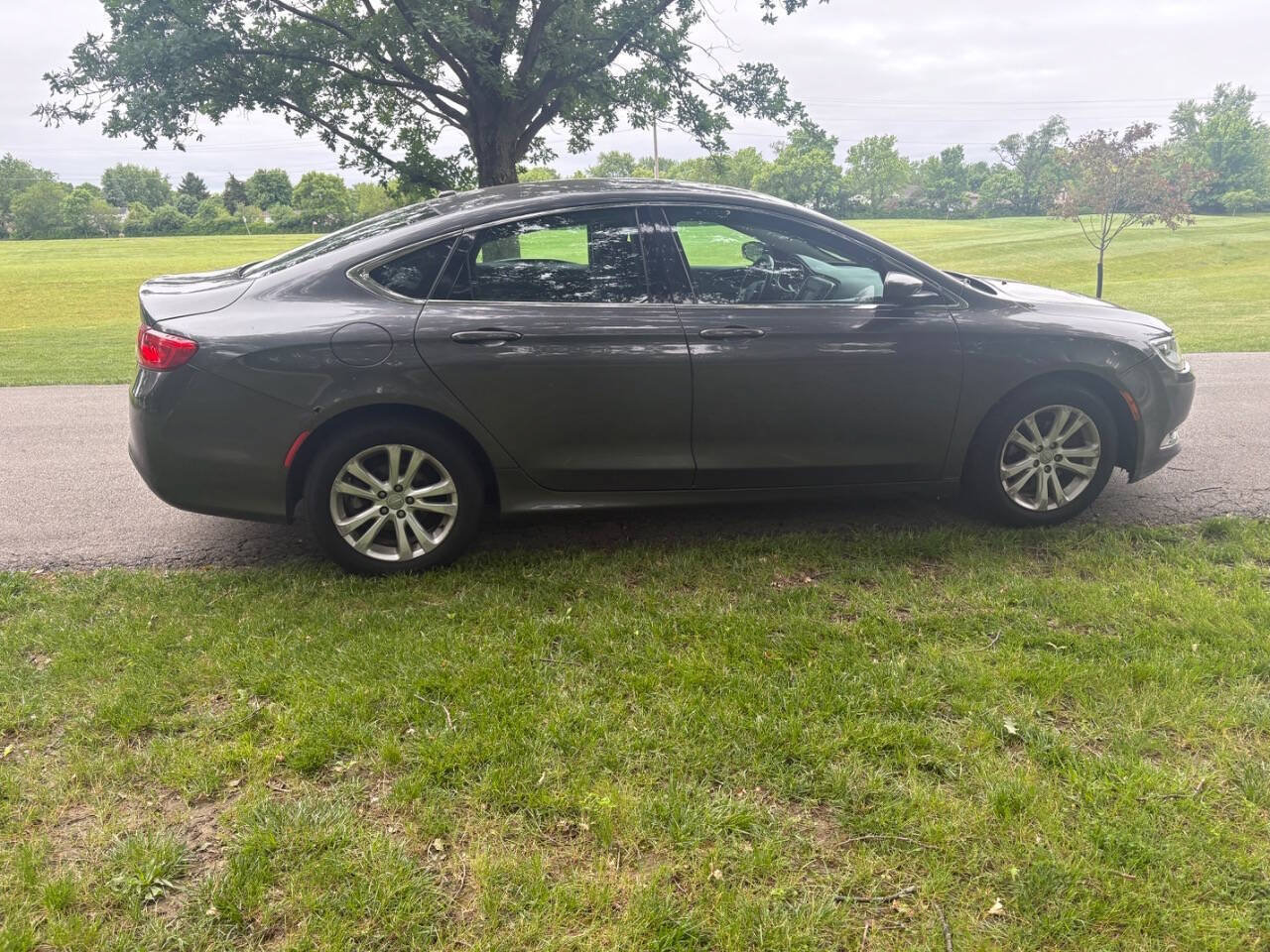 Used 2015 Chrysler 200 Limited w/ Convenience Group FWD image 10