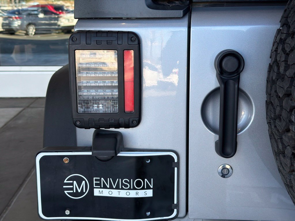 Used 2014 Jeep Wrangler Rubicon w/ Power Convenience Group AWD/4WD image 11