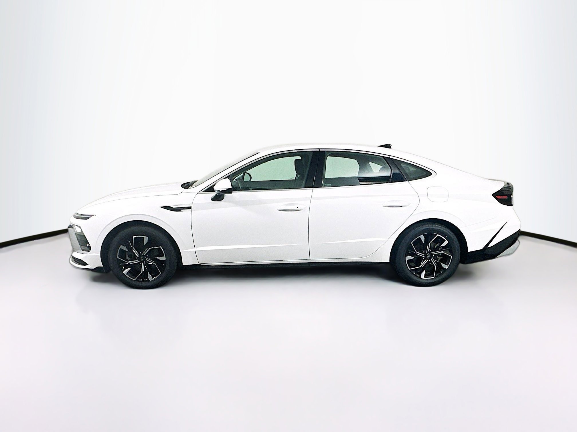 Used 2025 Hyundai Sonata SEL FWD image 4