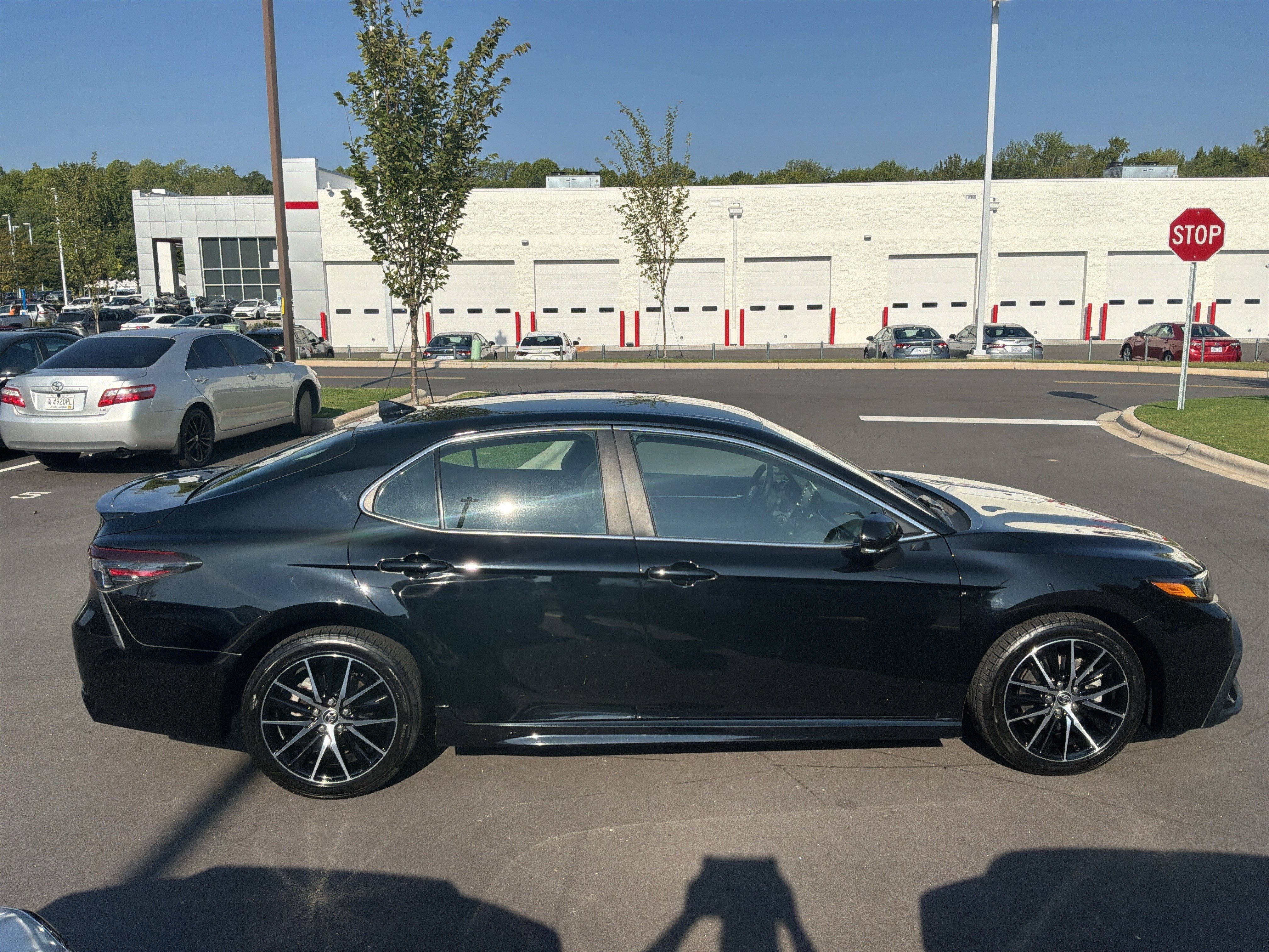 Used 2023 Toyota Camry SE FWD image 11