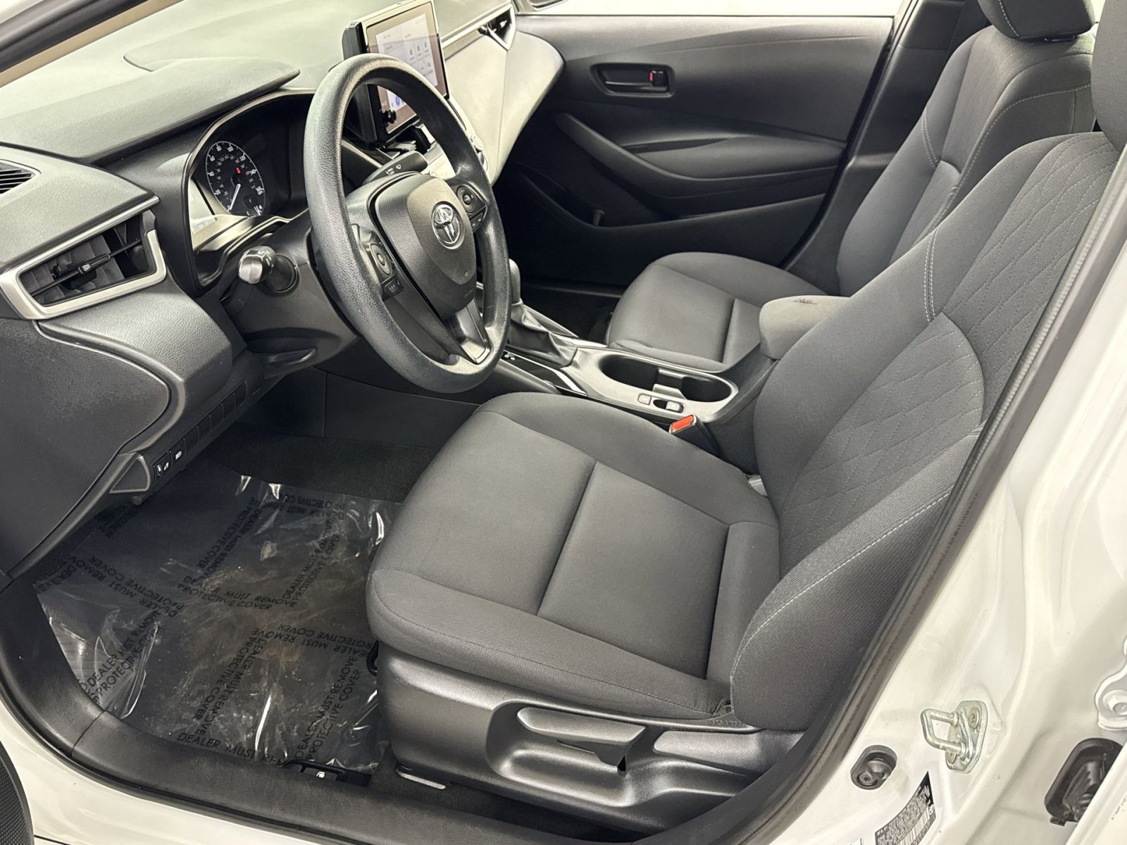 Used 2023 Toyota Corolla LE image 2