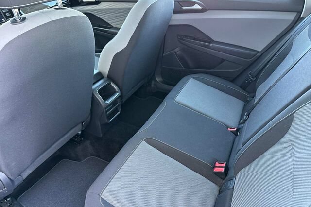 Certified 2022 Volkswagen Taos S FWD image 12