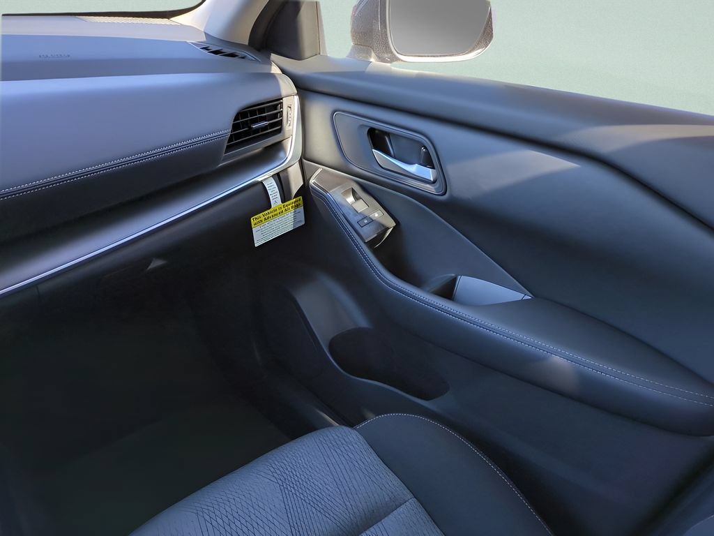 Certified 2026 Nissan Rogue SV FWD image 27