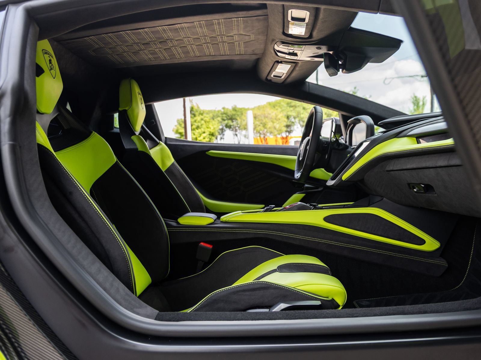 Used 2025 Lamborghini Revuelto AWD/4WD image 53