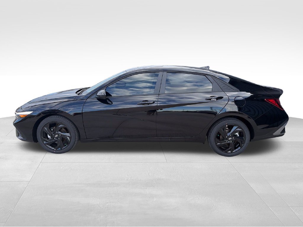 New 2026 Hyundai Elantra SEL Sport FWD image 2