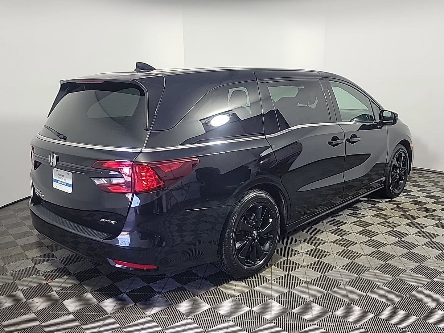 Certified 2023 Honda Odyssey Sport image 4
