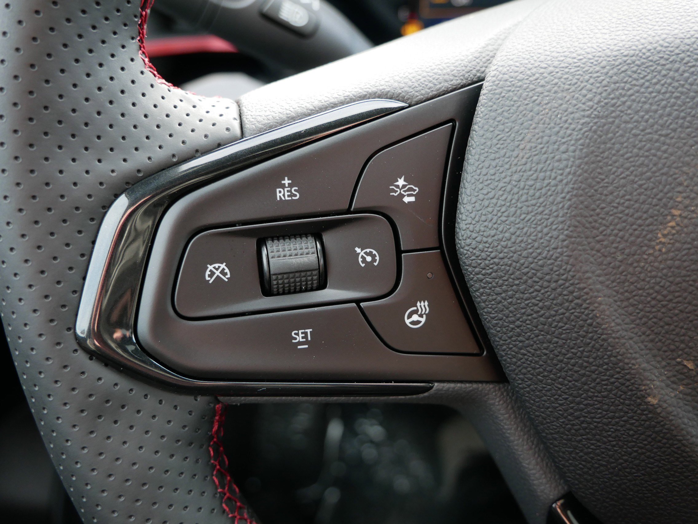 New 2026 Chevrolet Trax RS w/ Sunroof Package image 23