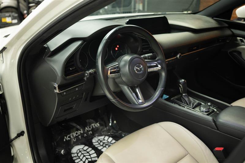 Used 2020 MAZDA MAZDA3 Hatchback w/ Preferred Package FWD image 9