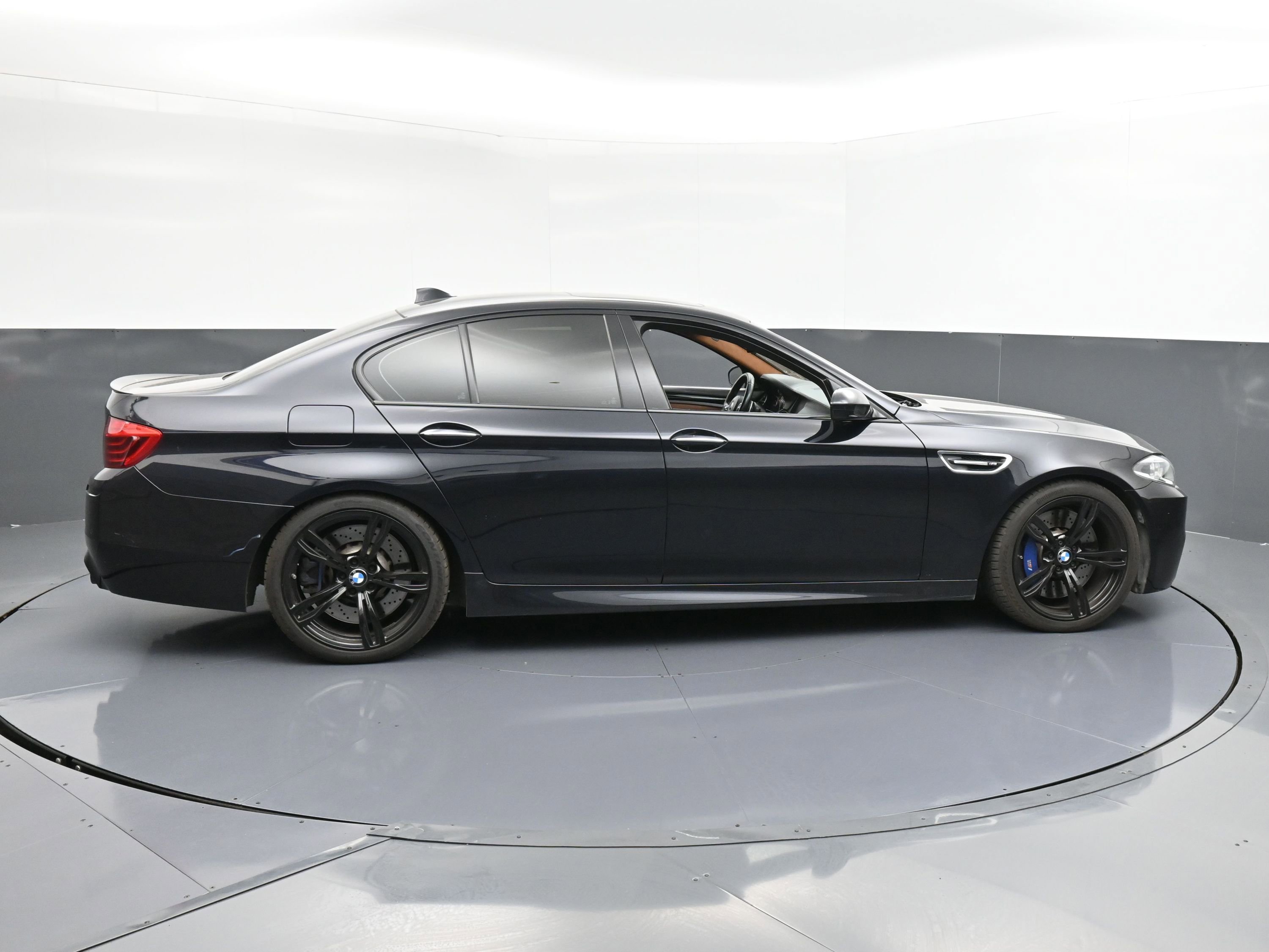 Used 2015 BMW M5 image 9