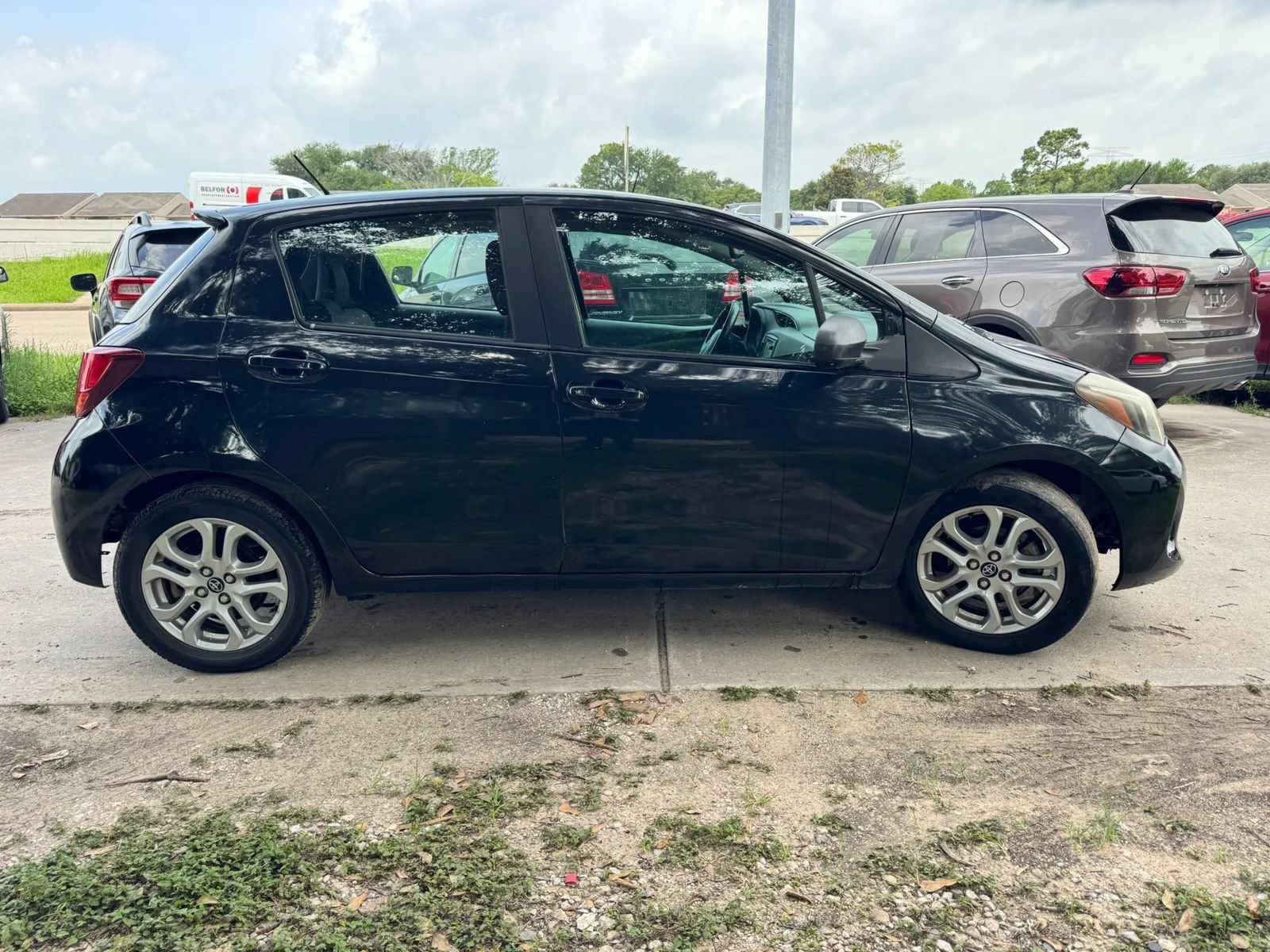 Used 2015 Toyota Yaris SE FWD image 5