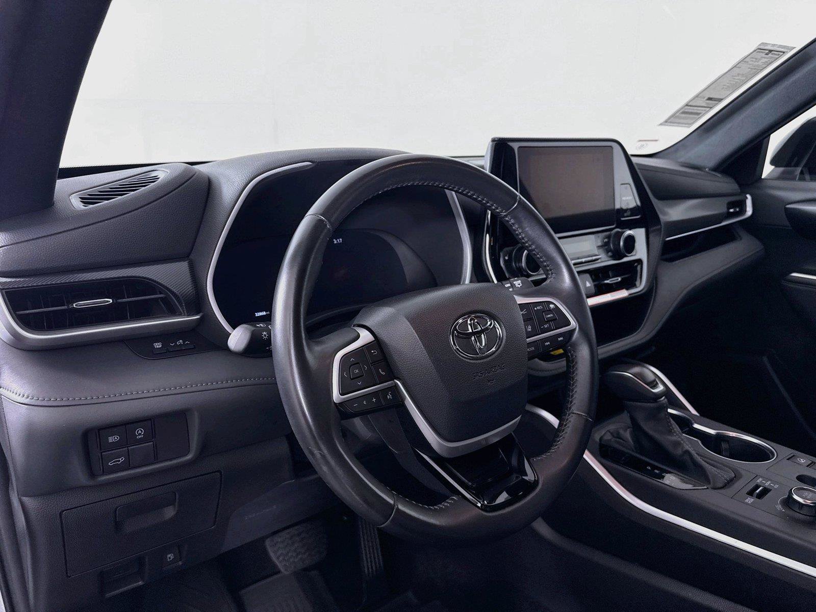 Certified 2025 Toyota Highlander XSE AWD/4WD image 4