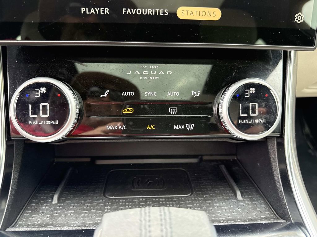 Used 2024 Jaguar XF R-Dynamic SE image 32