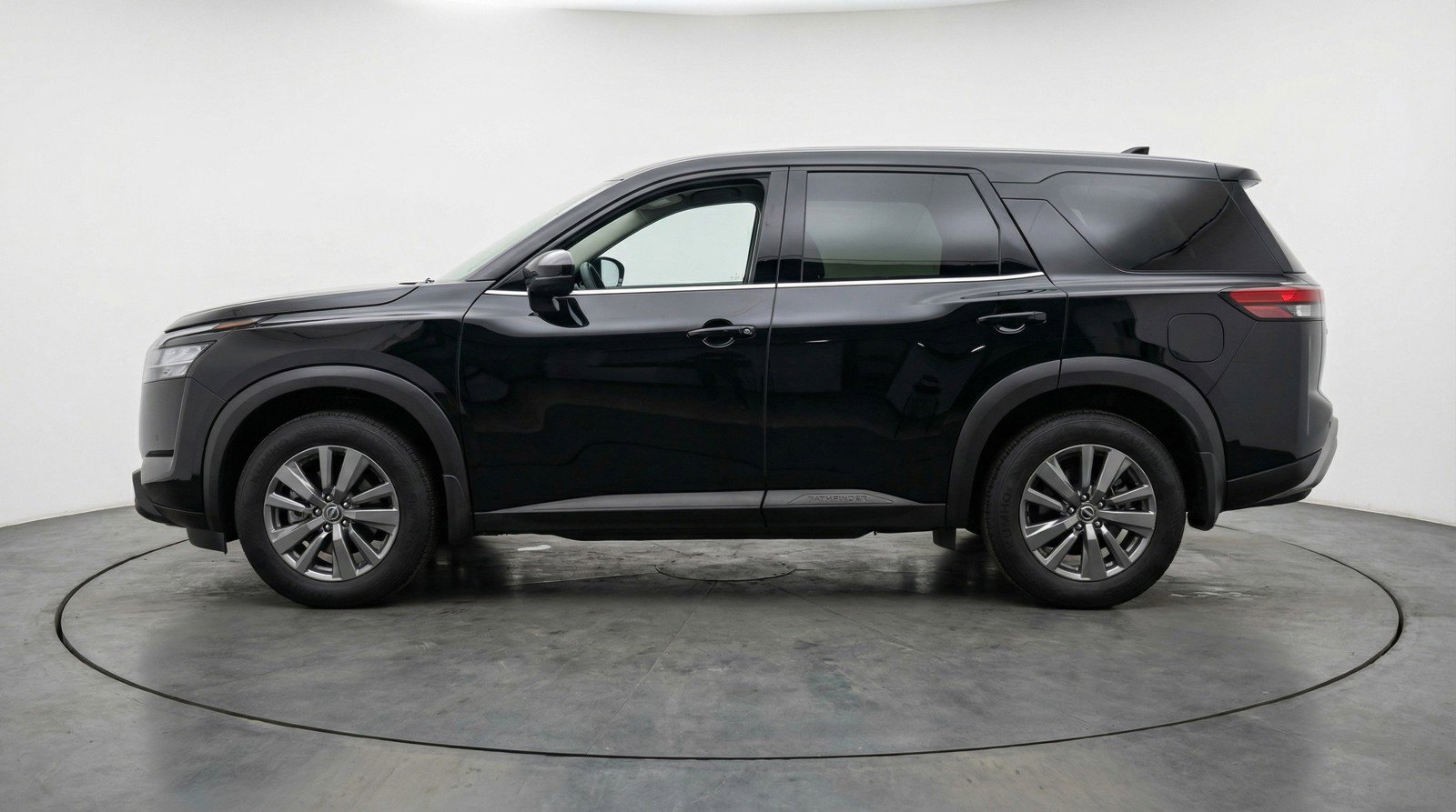 Used 2025 Nissan Pathfinder SV image 5