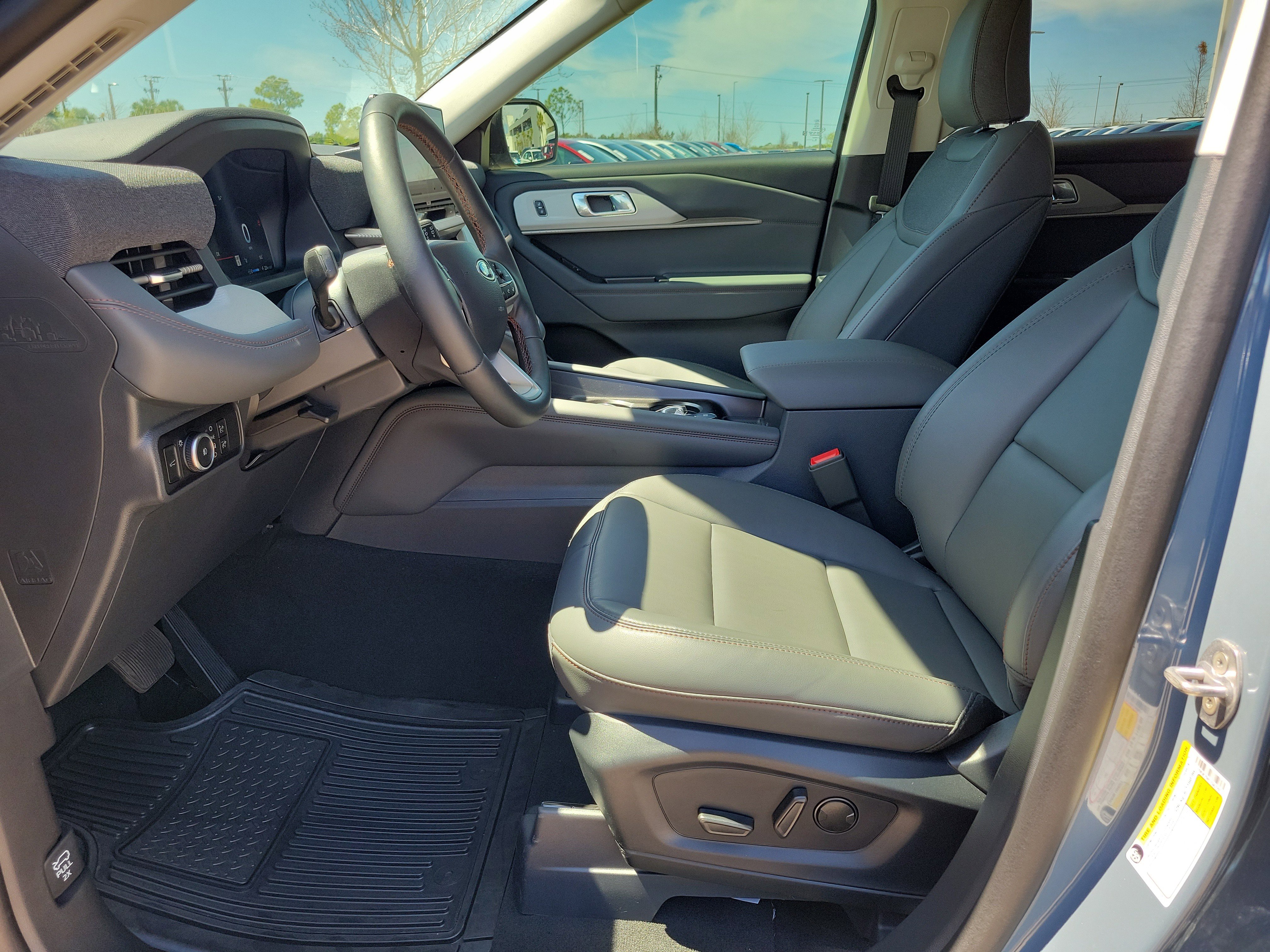 Used 2026 Ford Explorer Active w/ Active Comfort Package image 21