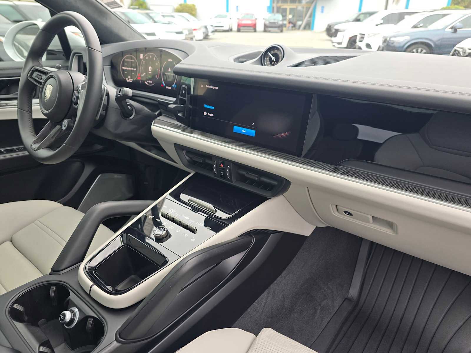 Used 2025 Porsche Cayenne Turbo image 12