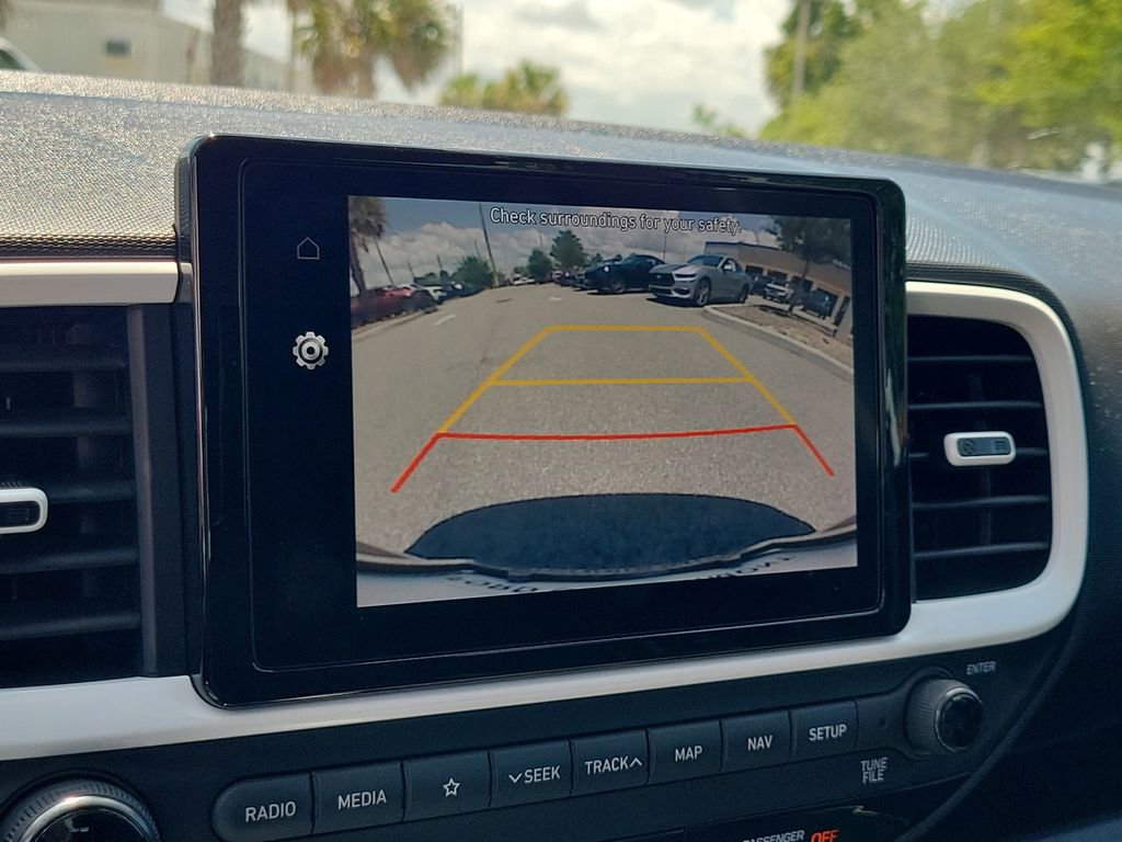 Used 2022 Hyundai Venue Limited FWD image 24