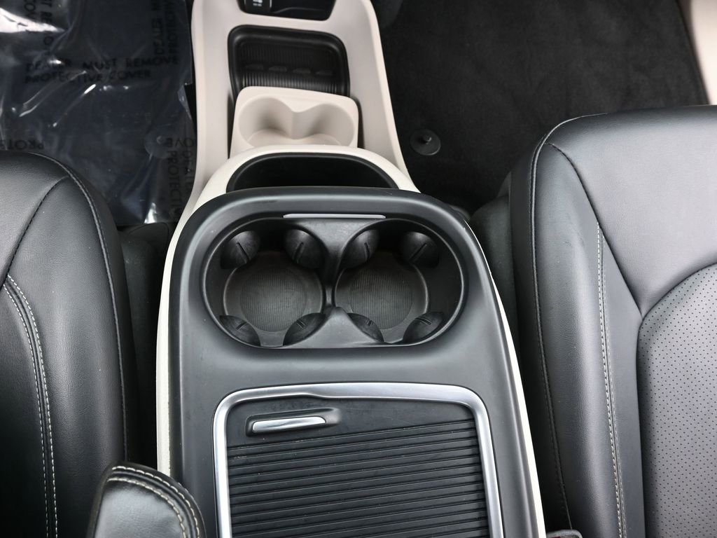 Used 2024 Chrysler Pacifica Touring-L image 20