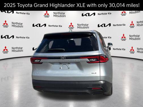 Used 2025 Toyota Grand Highlander AWD image 7