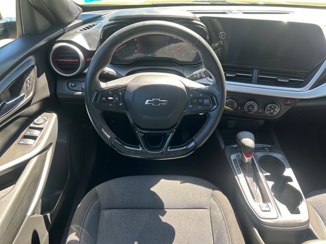 Used 2024 Chevrolet Trax RS w/ Sunroof Package FWD image 18