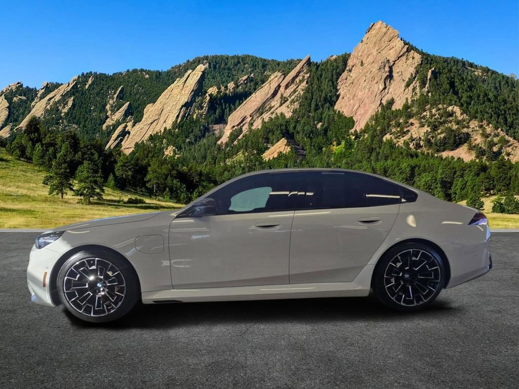 Used 2025 BMW M5 w/ Carbon Package AWD/4WD image 4