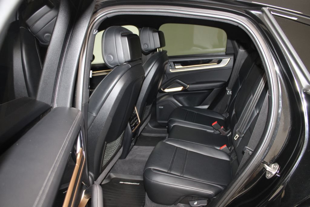 Used 2024 Porsche Cayenne Coupe AWD/4WD image 23