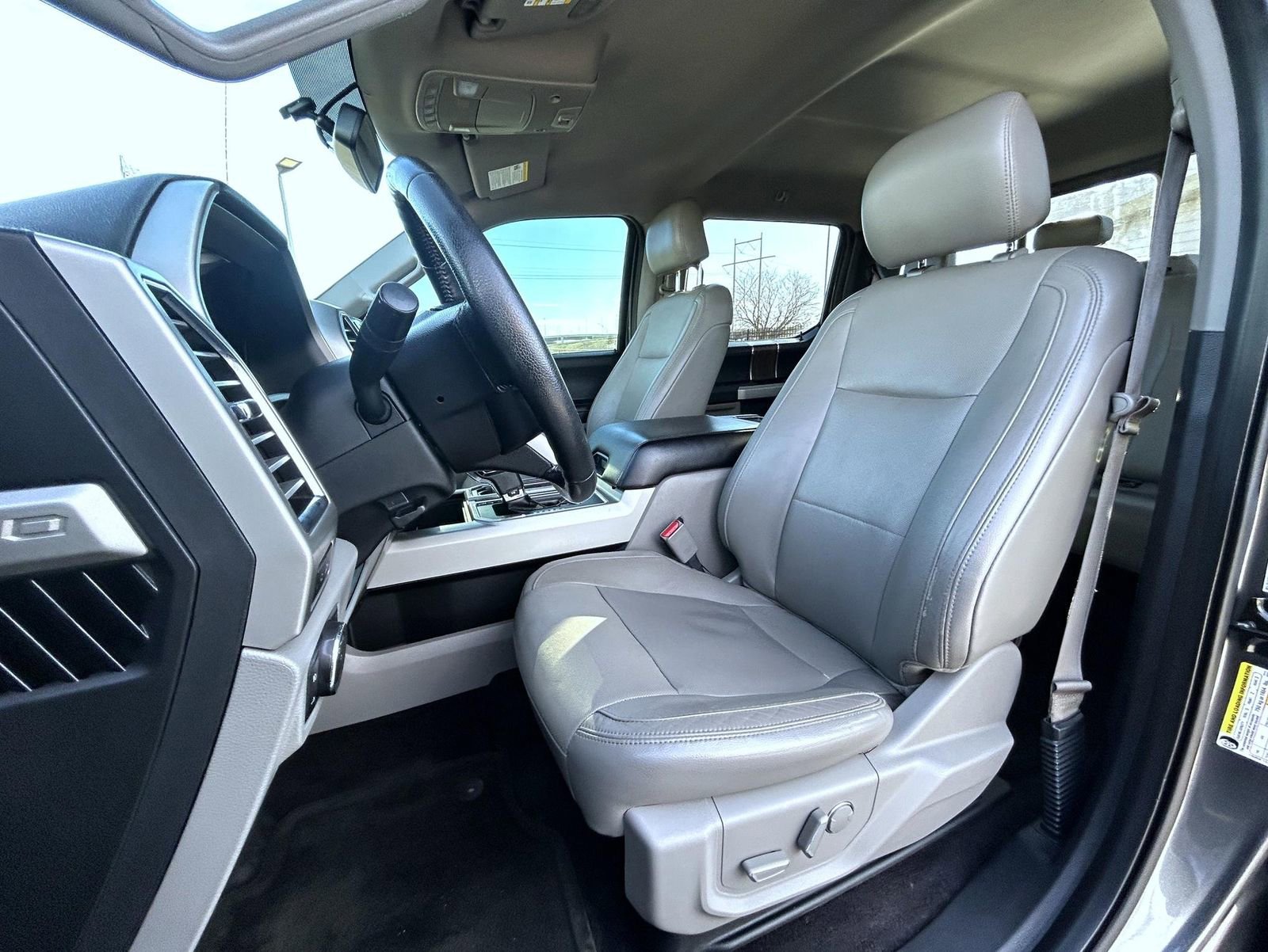 Used 2015 Ford F150 Lariat image 10