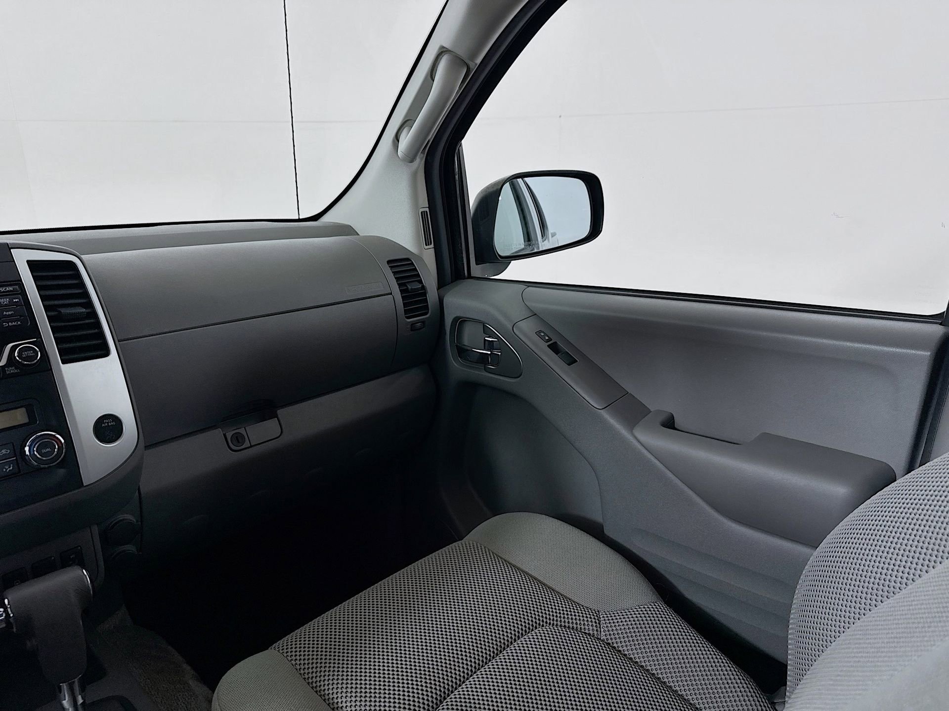 Used 2016 Nissan Frontier SV w/ SV Value Truck Package RWD image 22