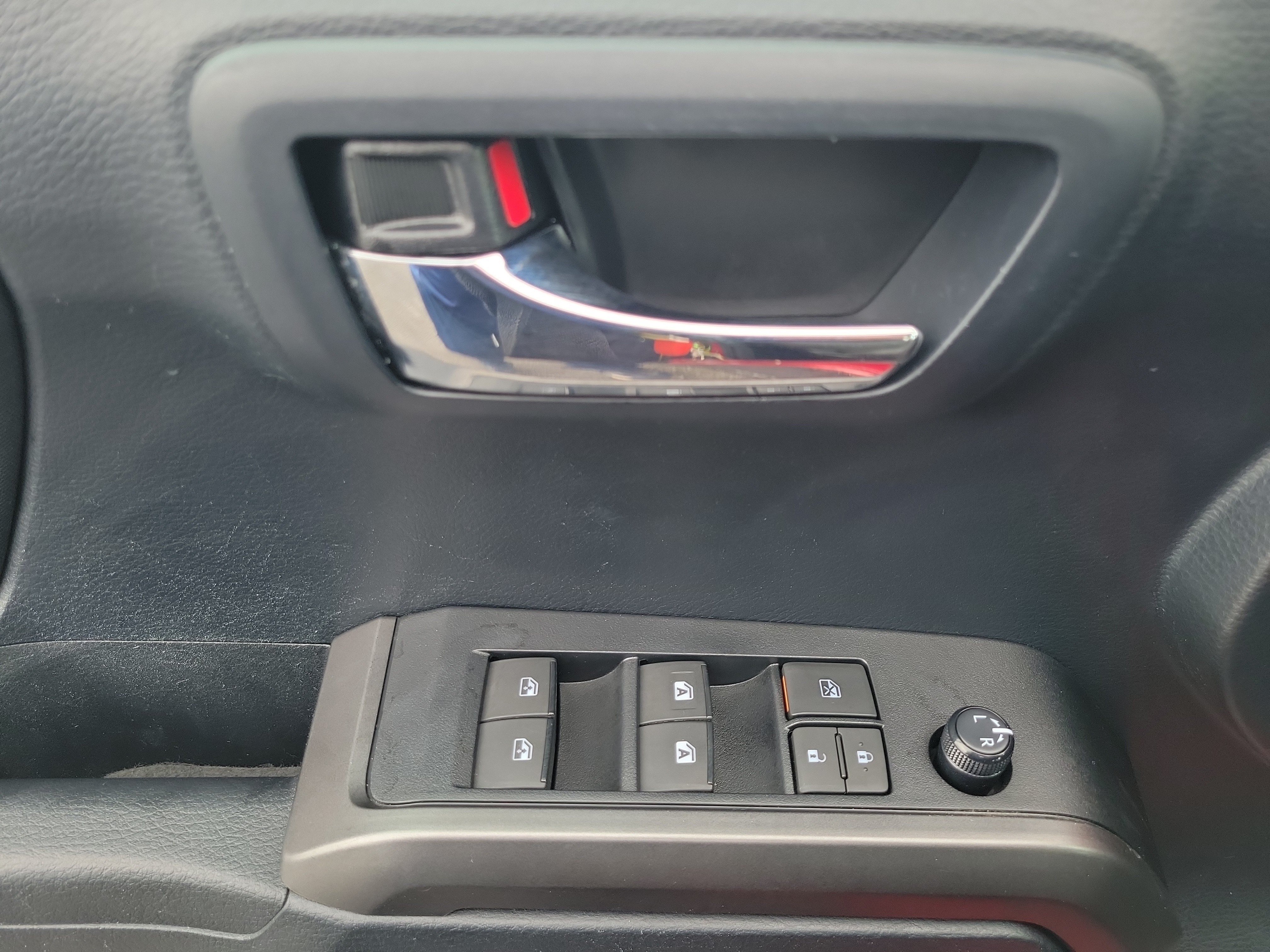 Used 2019 Toyota Tacoma TRD Sport AWD/4WD image 22
