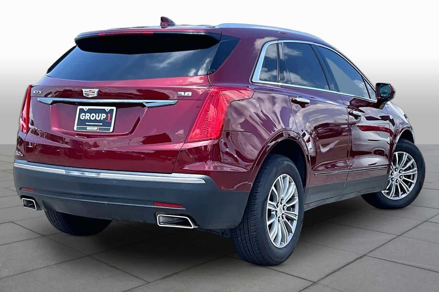 Used 2017 Cadillac XT5 Luxury w/ Driver Awareness Package FWD image 12