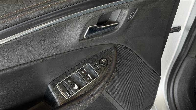 Used 2016 Chevrolet Impala LTZ FWD image 19