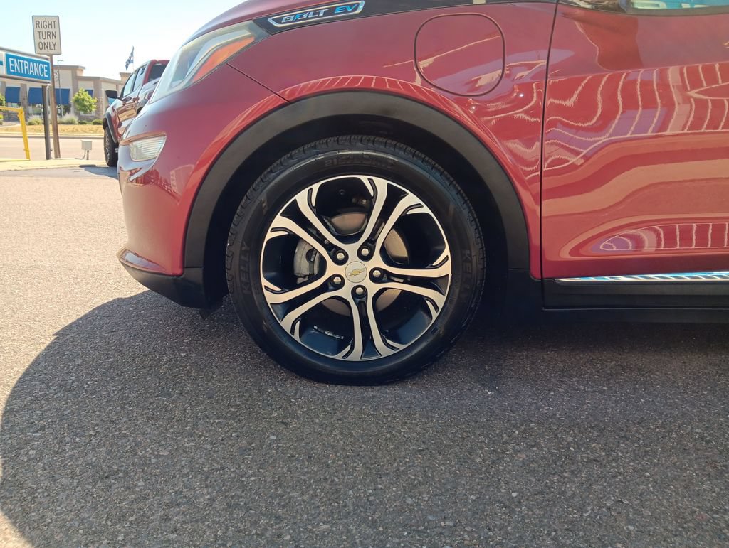 Used 2019 Chevrolet Bolt Premier w/ Infotainment Package FWD image 26