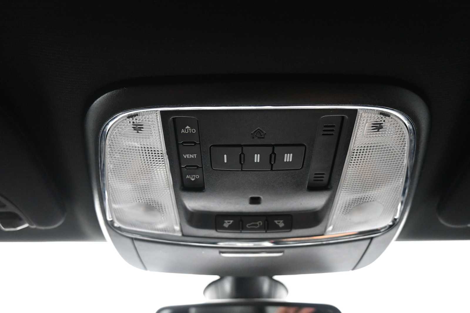 Used 2018 Jeep Grand Cherokee Limited AWD/4WD image 17