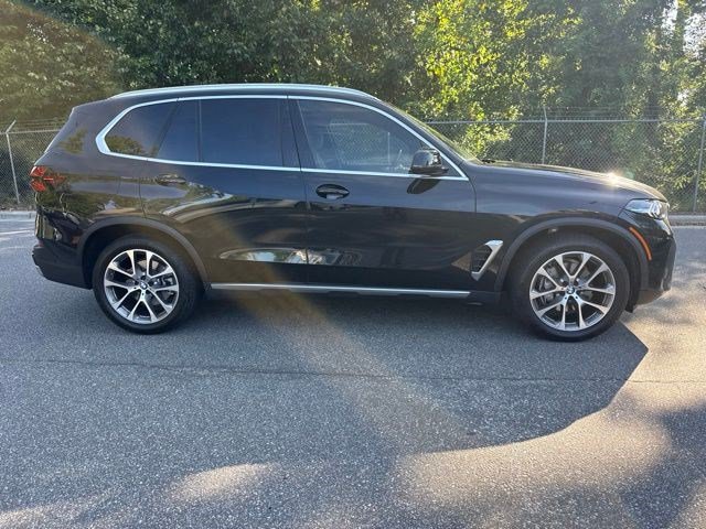 Used 2024 BMW X5 xDrive40i w/ Parking Assistance Package AWD/4WD image 4