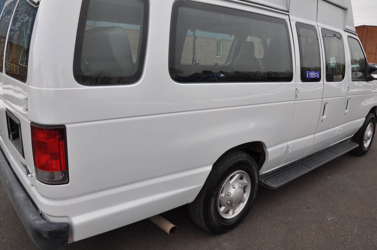 Used 2014 Ford E-250 and Econoline 250 Extended w/ Power Group RWD image 10