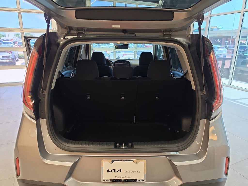 Used 2025 Kia Soul LX image 27