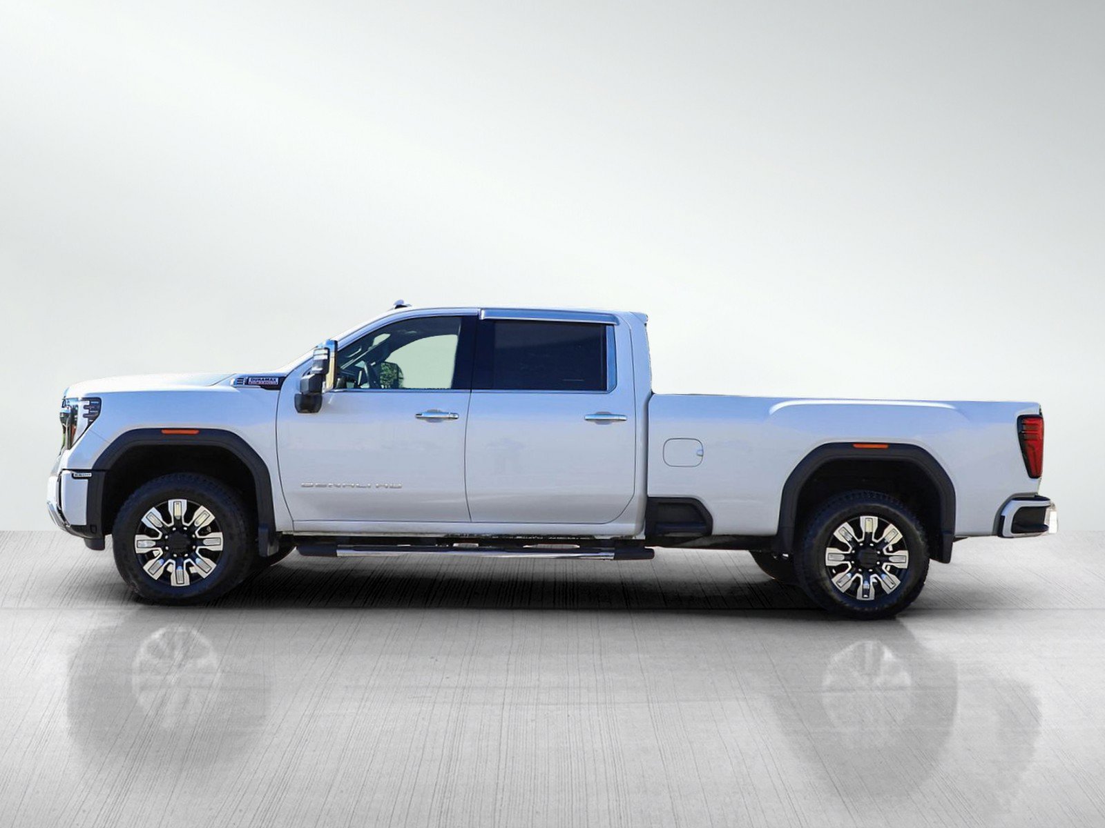 Used 2024 GMC Sierra 2500 Denali w/ Denali Reserve Package AWD/4WD image 2