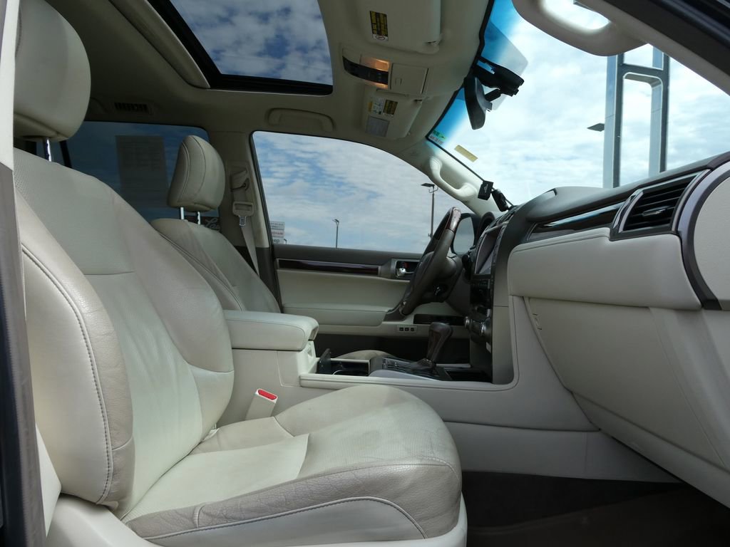 Used 2015 Lexus GX 460 w/ Premium Package image 13