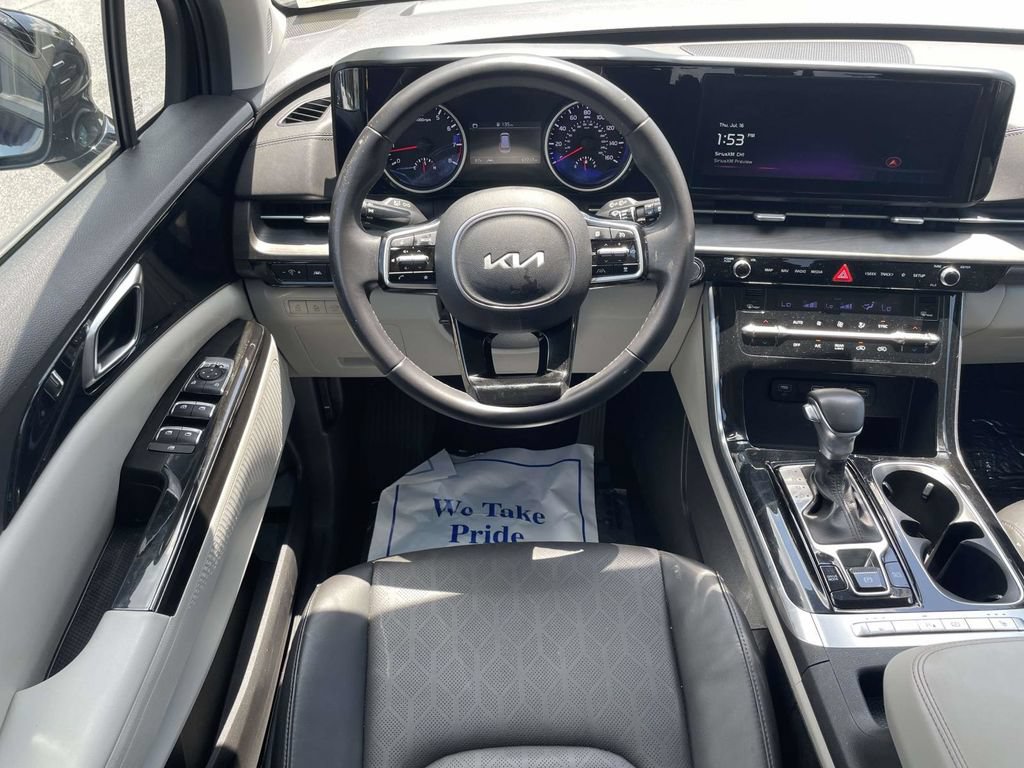Used 2024 Kia Carnival EX FWD image 20