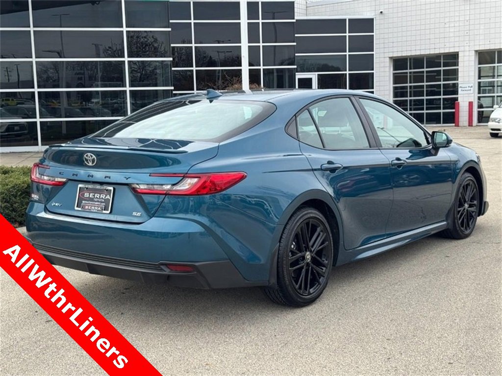 Used 2025 Toyota Camry SE image 3
